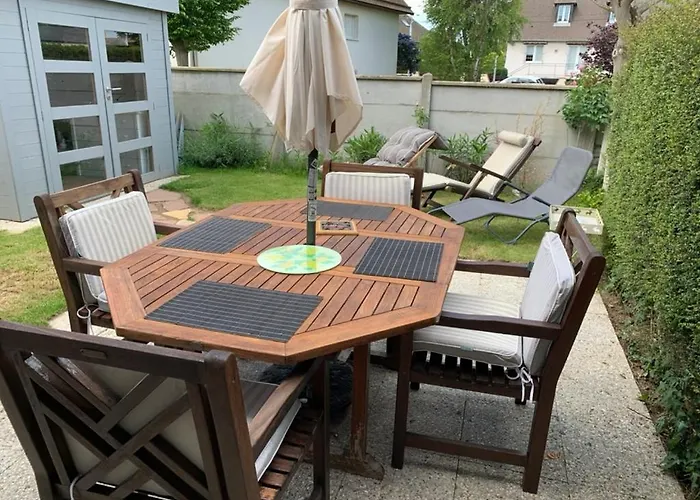 Les Jardins De F3 كورسول-سور-مار